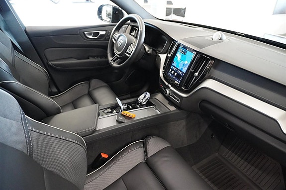 Volvo XC60 16 of 25