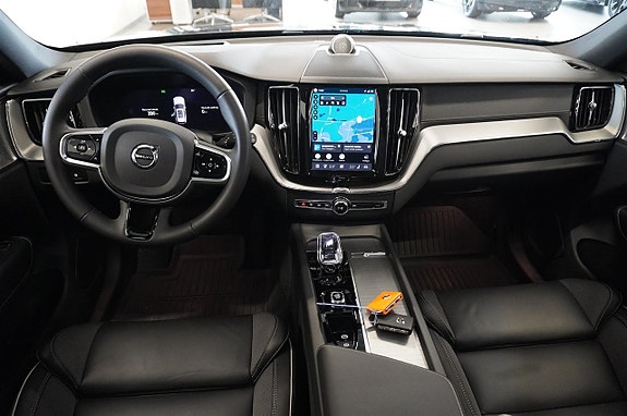 Volvo XC60 2 of 25