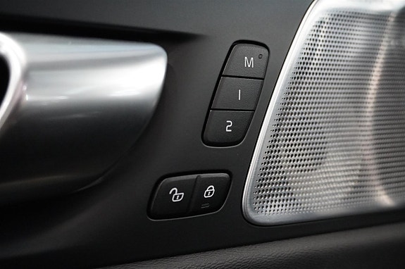 Volvo XC60 21 of 25
