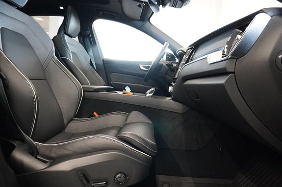 Volvo XC60 15 of 25