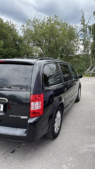 Chrysler Grand Voyager 2 of 5