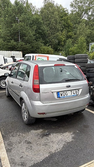Ford Fiesta 2 of 4