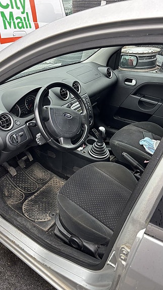 Ford Fiesta 4 of 4