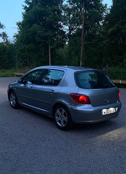 Peugeot 307 2 of 10