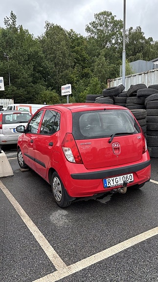 Hyundai i10 2 of 7