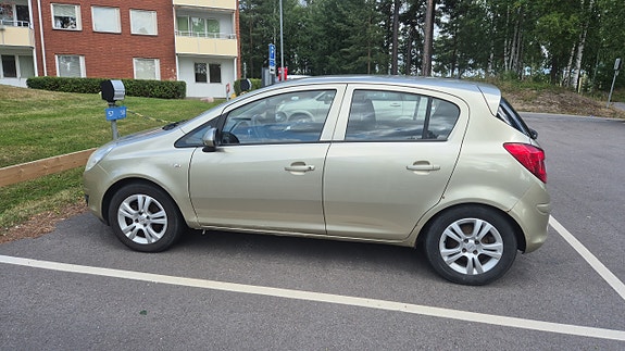 Opel Corsa 2 of 3