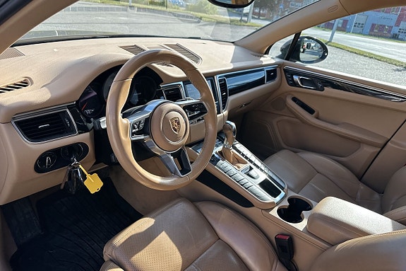 Porsche Macan S 17 of 30