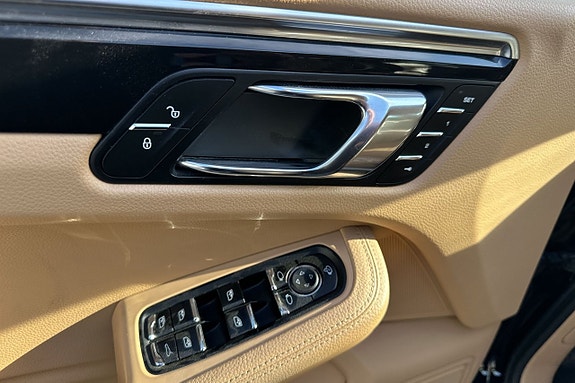 Porsche Macan S 19 of 30