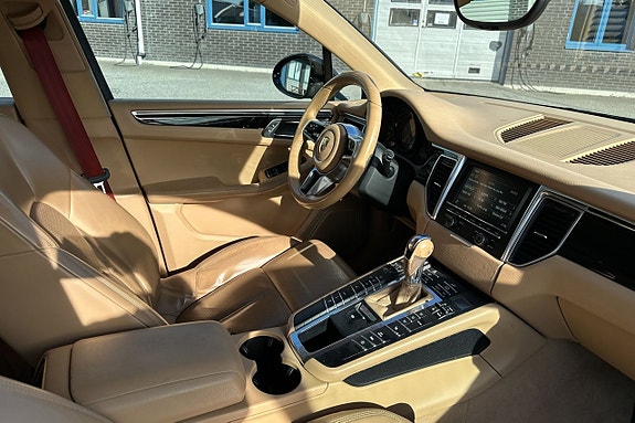 Porsche Macan S 12 of 30