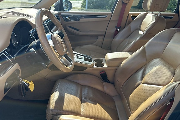 Porsche Macan S 16 of 30