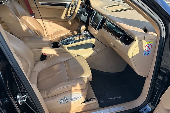 Porsche Macan S 10 of 30