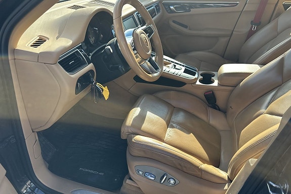 Porsche Macan S 15 of 30