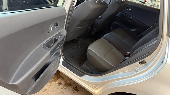 Kia Ceed 2 of 5