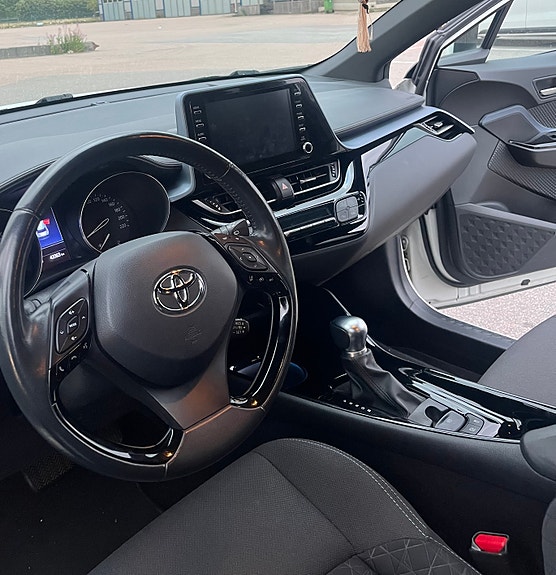 Toyota C-HR 5 of 5