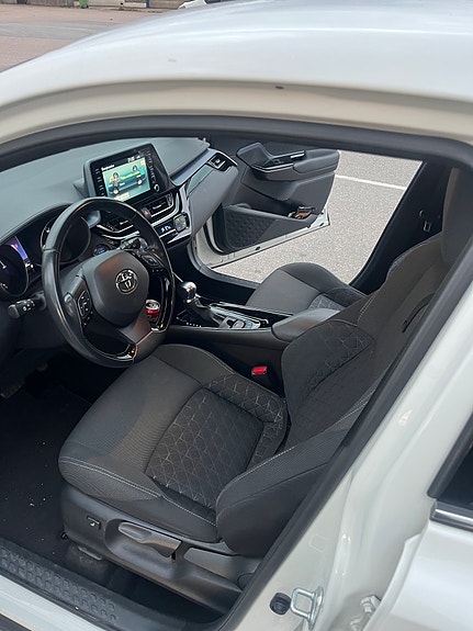 Toyota C-HR 7 of 7