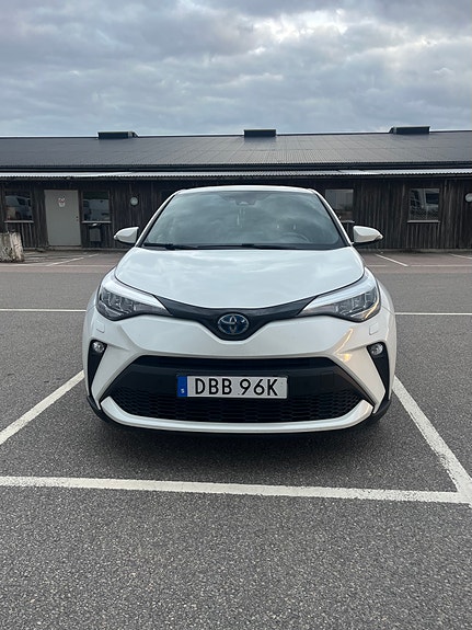 Toyota C-HR 2 of 5