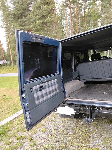 Mercedes-Benz 230 GE 16 of 24