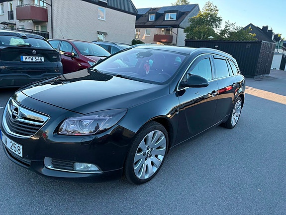 Opel Insignia 2 of 5