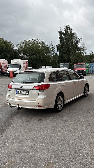 Subaru Legacy 4 of 5