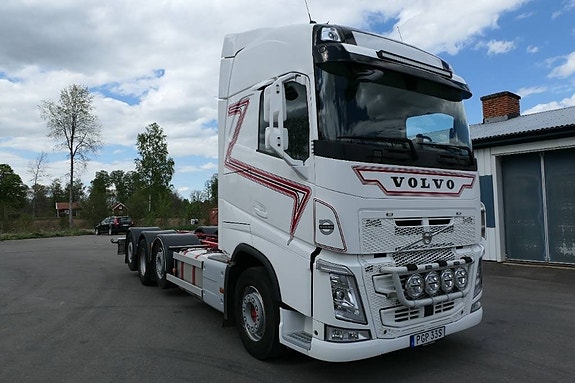 Volvo FH500 8x2HP 2 of 9