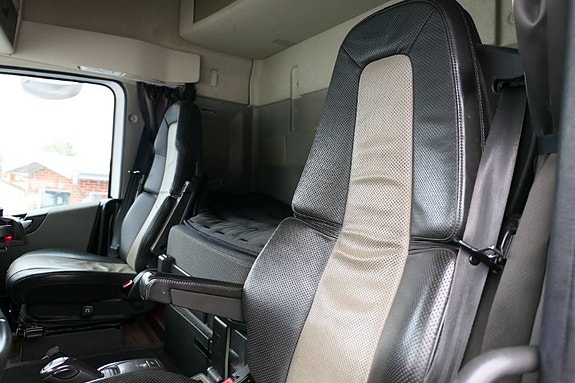 Volvo FH500 8x2HP 7 of 9