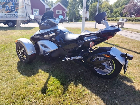 Can-Am Spyder RS 3 of 9