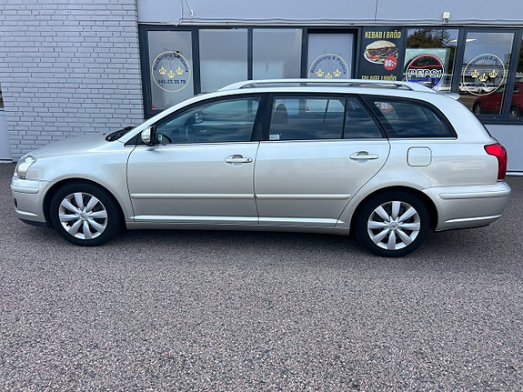 Toyota Avensis 7 of 19