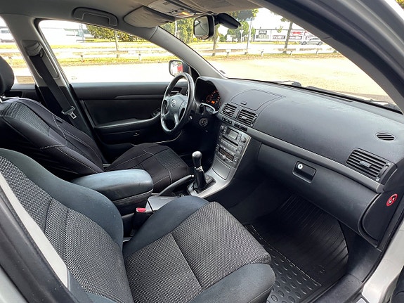 Toyota Avensis 12 of 19