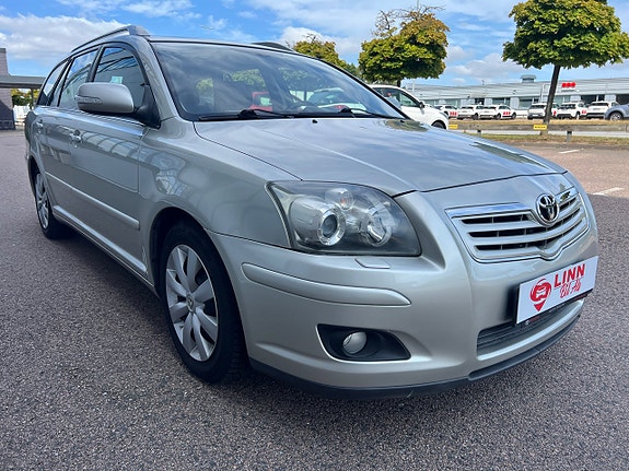 Toyota Avensis 3 of 19