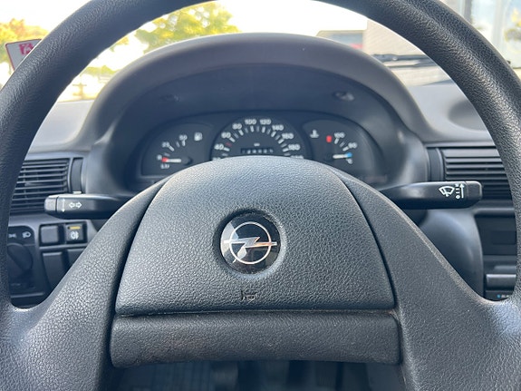 Opel Astra 17 of 20