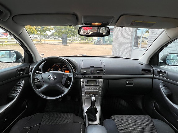 Toyota Avensis 8 of 19