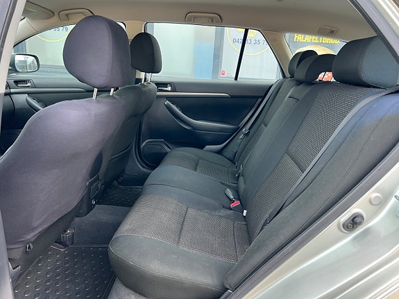 Toyota Avensis 10 of 19