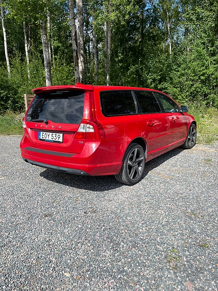 Volvo V70 3 of 5