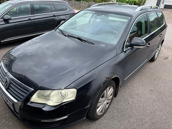 Volkswagen Passat 2 of 3