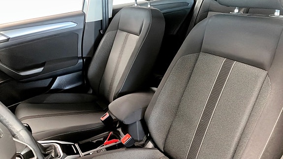 Volkswagen T-Roc 8 of 12