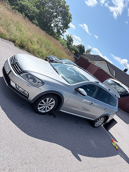 Volkswagen Passat Alltrack 3 of 5