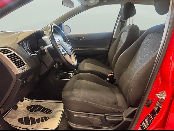 Hyundai i20 10 of 27