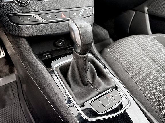 Peugeot 308 12 of 17
