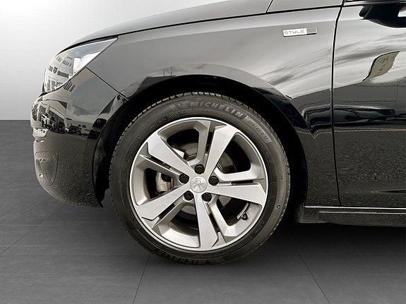 Peugeot 308 16 of 17