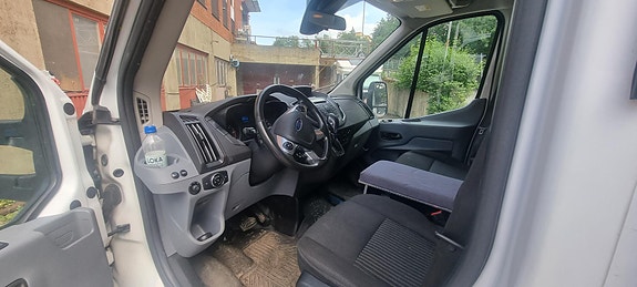 Ford Transit 3 of 6