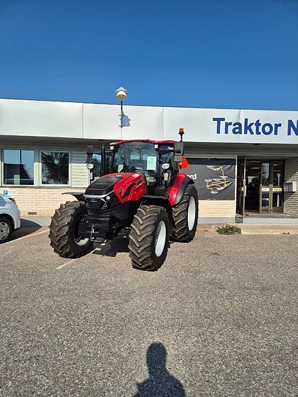 Case IH Farmall 120 C 4 of 8