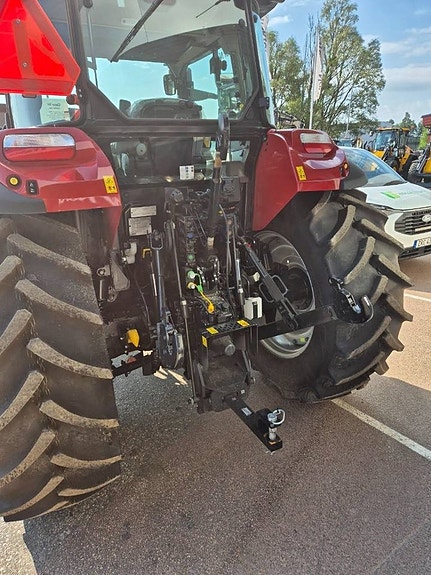 Case IH Farmall 120 C 5 of 8