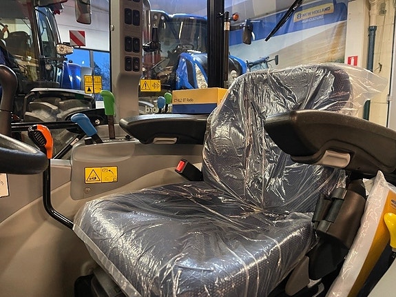 New Holland Boomer 55 ny med v-plog & sandspridare 6 of 6