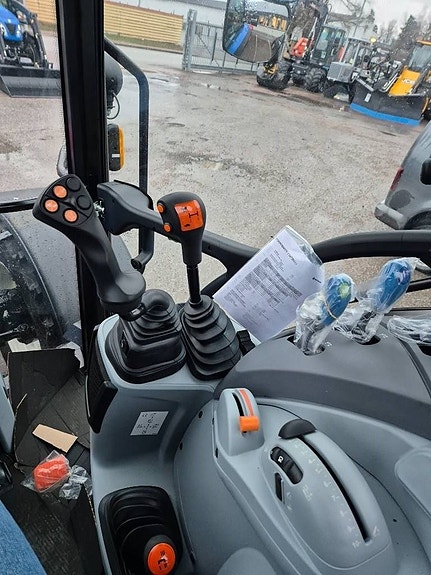 New Holland T5.120 DC 8 of 9
