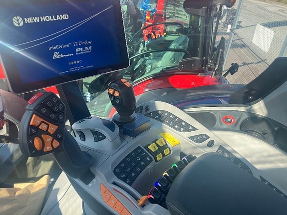 New Holland T7.300 New Gen Blue Power FLP - DEMO 7 of 12