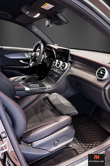 Mercedes-Benz GLC300 e 9 of 16