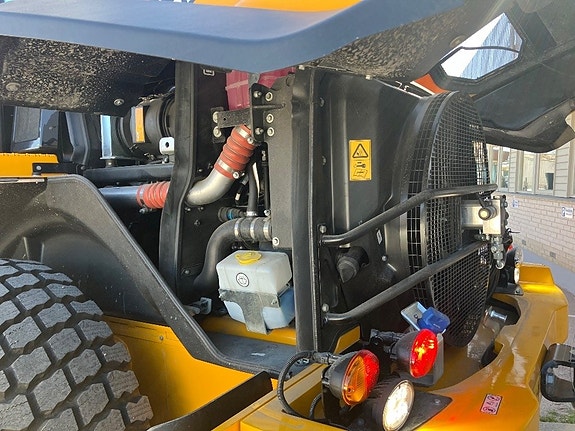 JCB 419S Nordic Edition 50km/h hitch 5 of 12