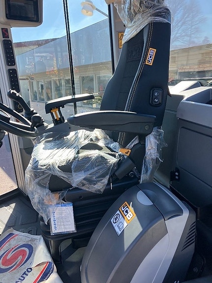 JCB 419S Nordic Edition 50km/h hitch 8 of 12