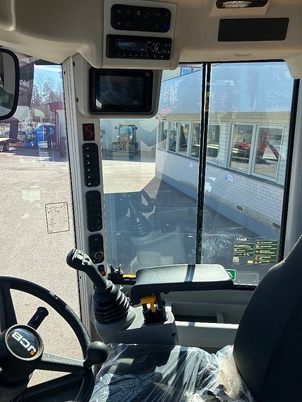 JCB 419S Nordic Edition 50km/h hitch 9 of 12