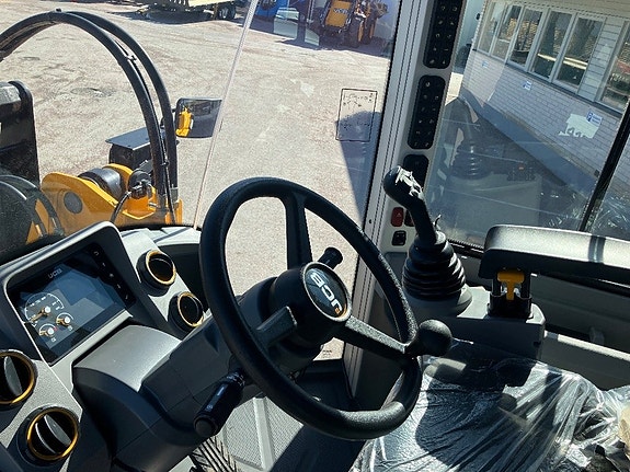 JCB 419S Nordic Edition 50km/h hitch 10 of 12